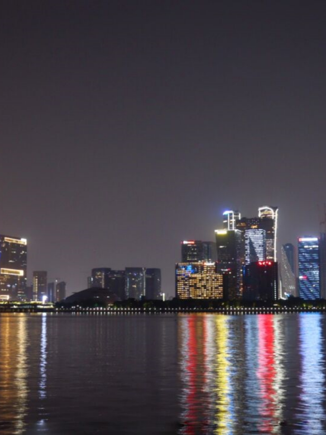 杭州的城市地标这是一座以杭首字母h作为形状的双塔俗称大裤衩