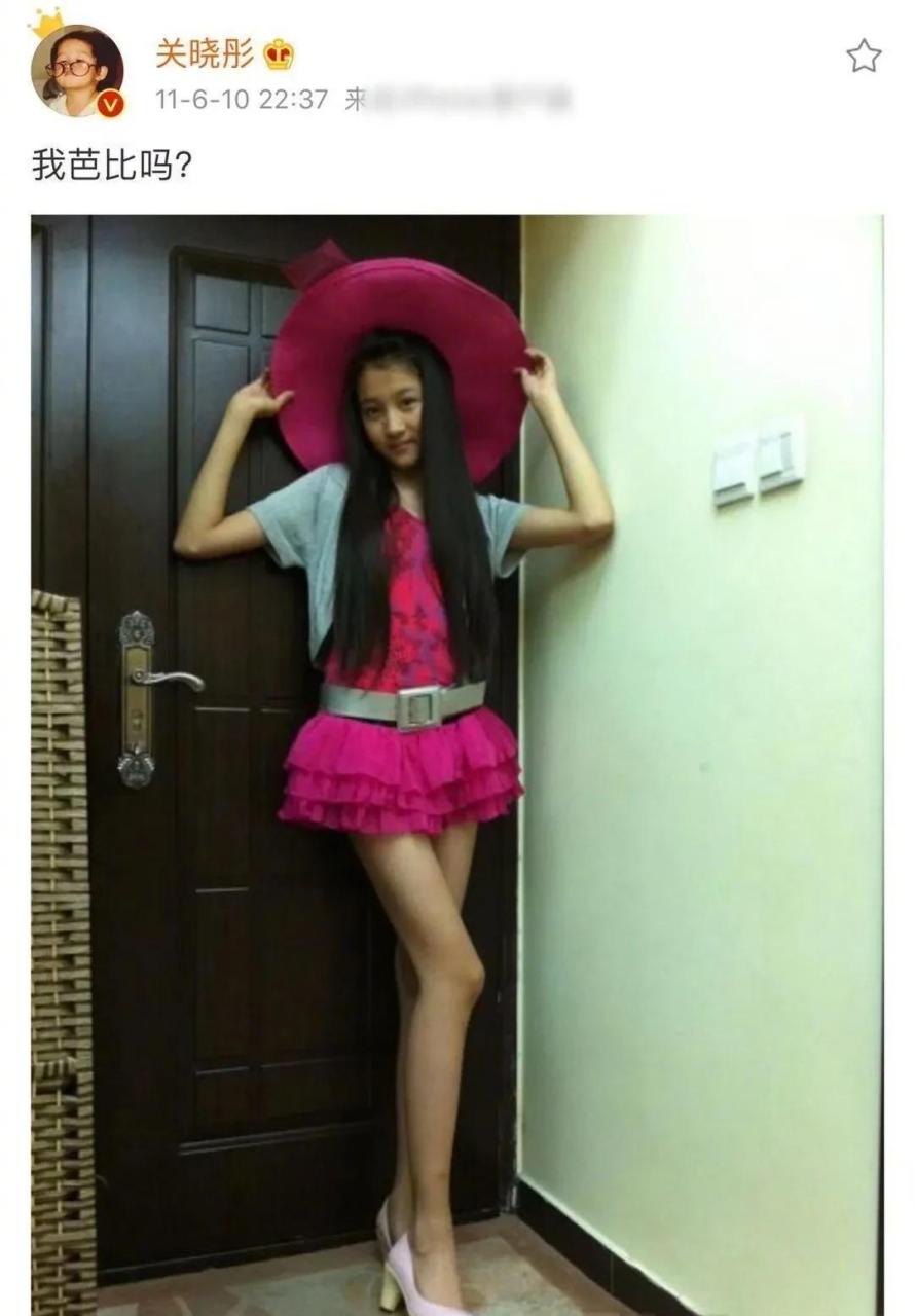 gif创作人# 明星穿搭翻车现场,陈奕迅好像一条大蟒蛇,确实挺浮夸!