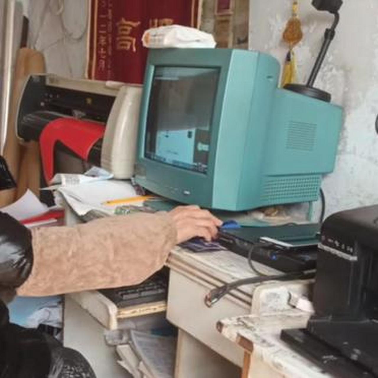 现在这样的大头电脑不多见了啊