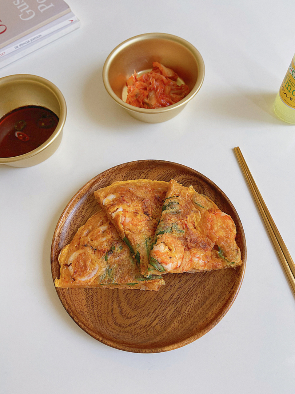韩式海鲜泡菜饼 成分: 面粉60g[色] 水60g[欧耶] 辣白菜100g[额] 一把