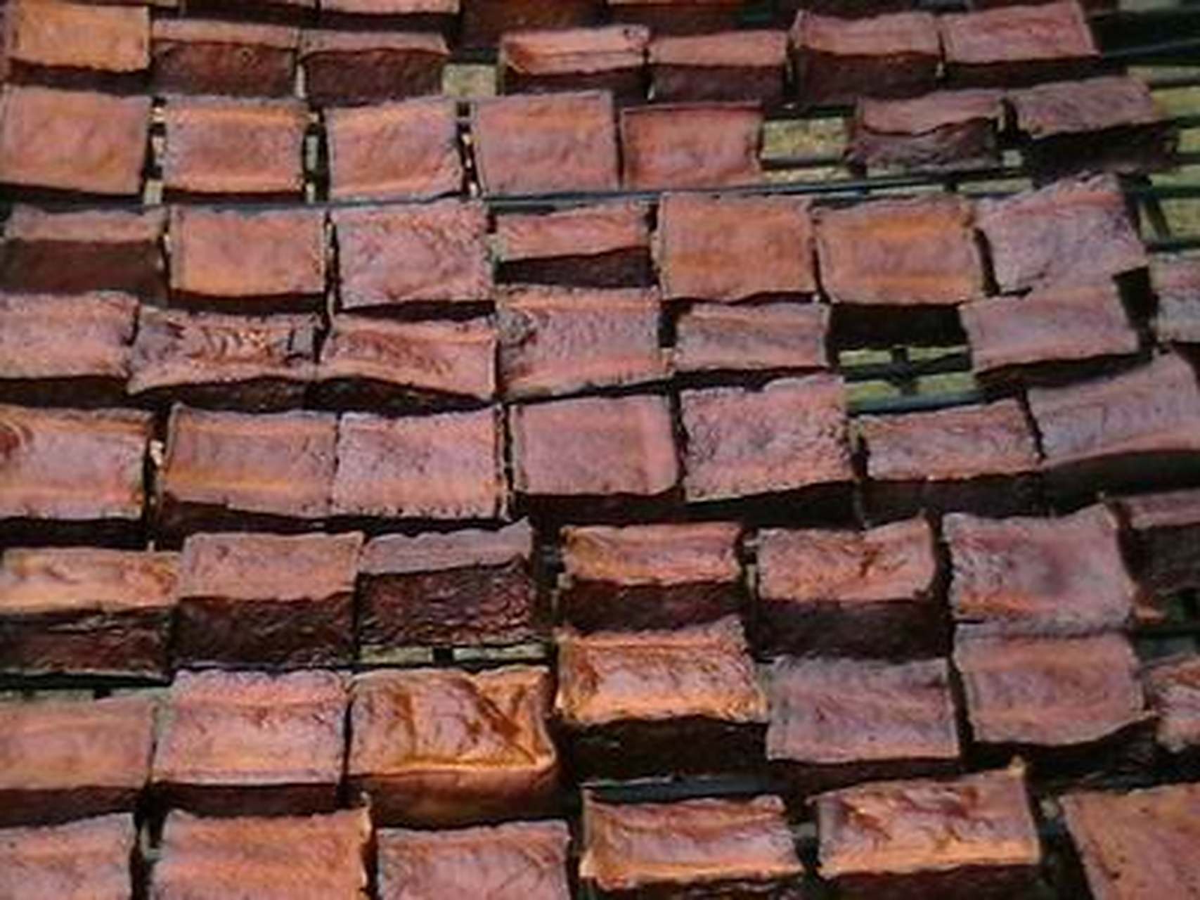 凉伞干豆腐,利用凉伞得天独厚的资源优势,精选当地优质大豆,配以凉伞