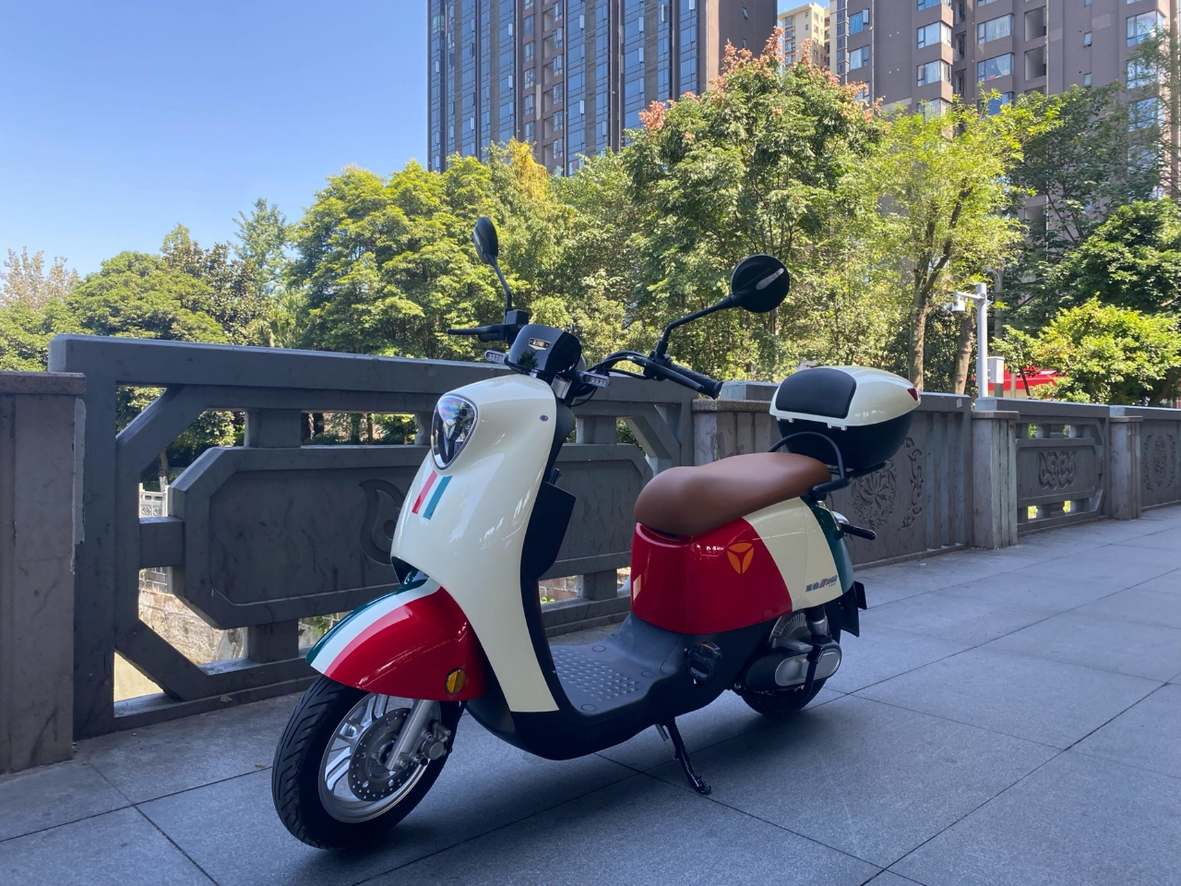 雅迪冠能dm6-90 我的小切切最最最最最可爱!