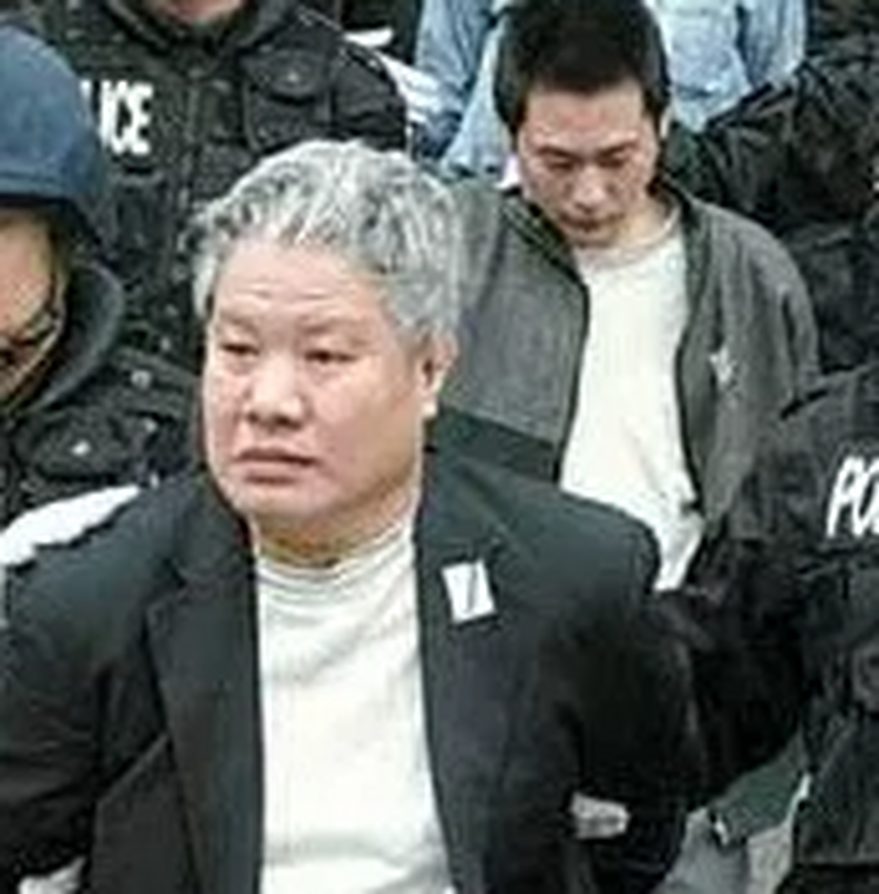 张恩泰系无业人员,2004年元旦凌晨,张恩泰在其租住的房屋内找来风尘