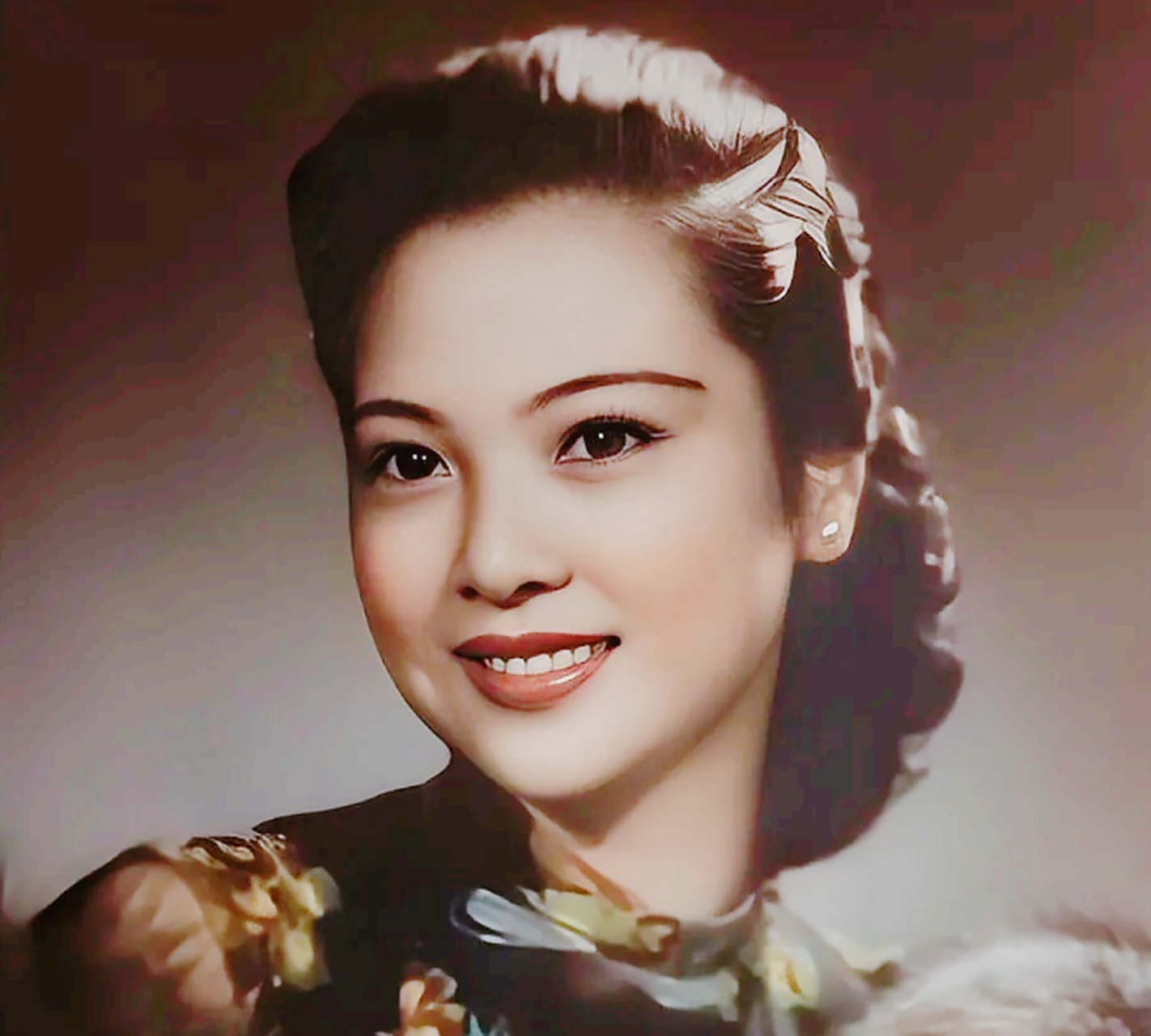 1946年,深夜,戴笠抱着赤裸的陈华:"华妹,我的半壁江山是你打下的,我真