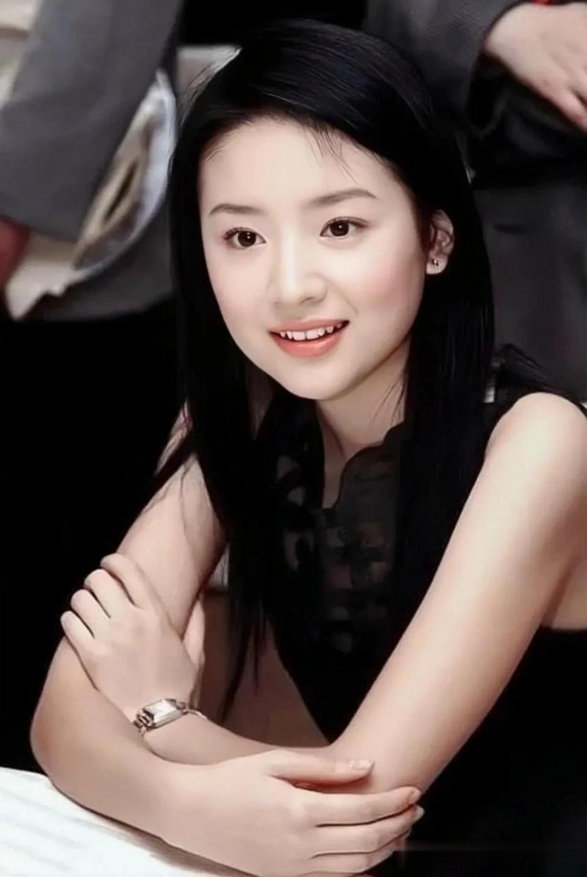 董洁年轻时真的无敌了,顶级楚楚可怜小白花,梨花带雨,让人产生一种