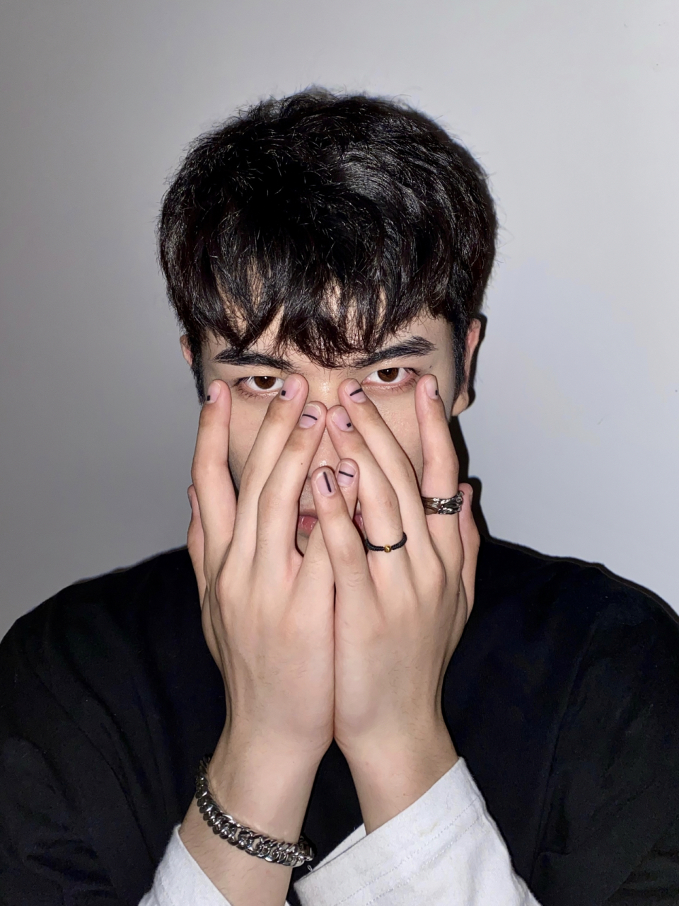 男士美甲|极简风 男生美甲 还是没忍住去尝试了一下 很简单的图案 就