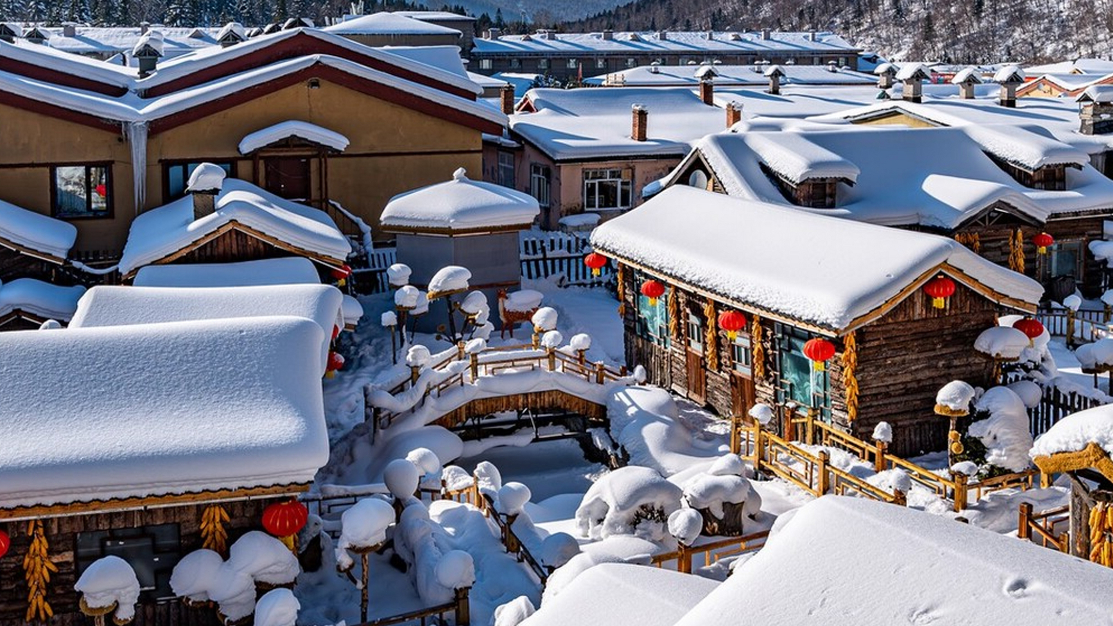 牡丹江市红灯添彩,瑞雪迎宾,11月底,中国雪乡正式开园,连日降雪令雪乡