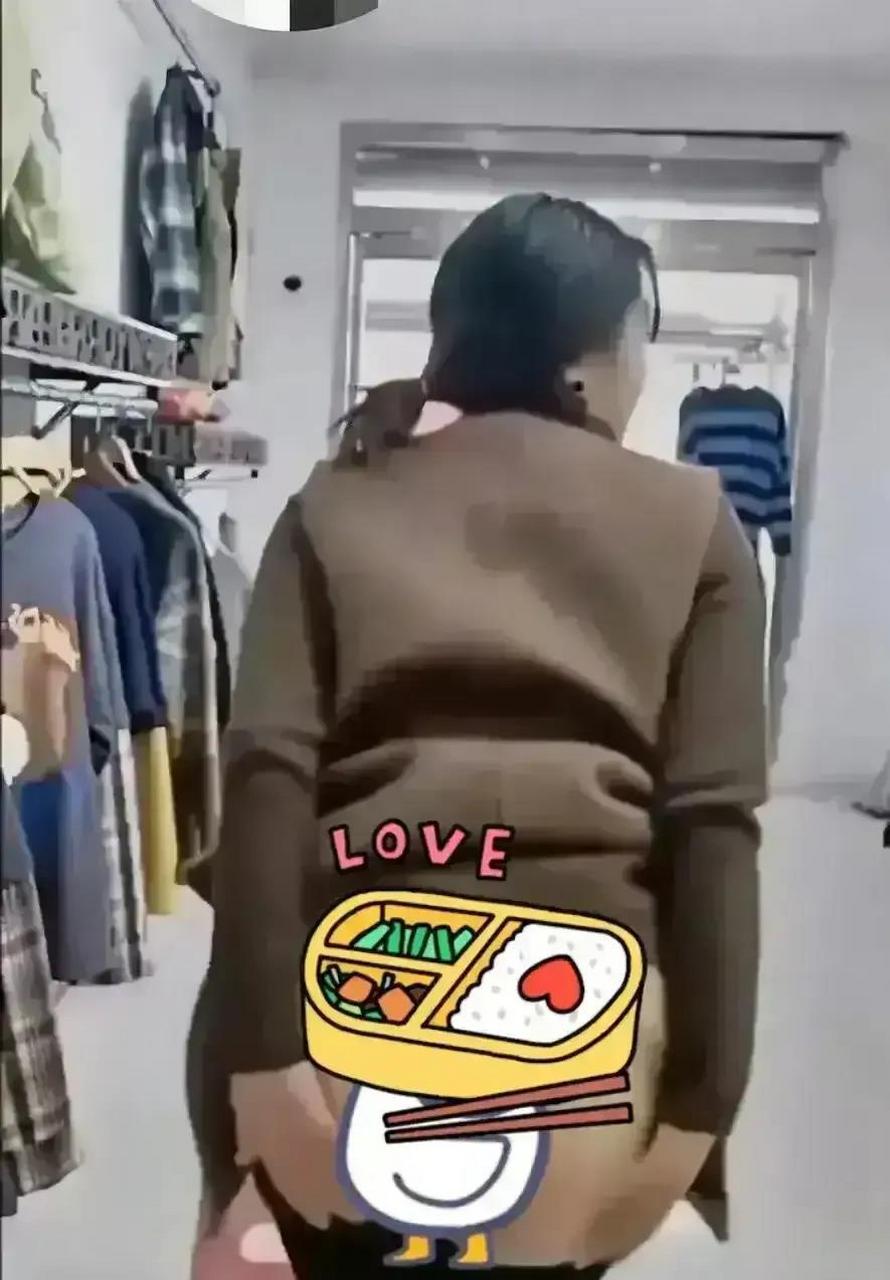 大家是不是都在搜服装店老板娘直播视频呀?