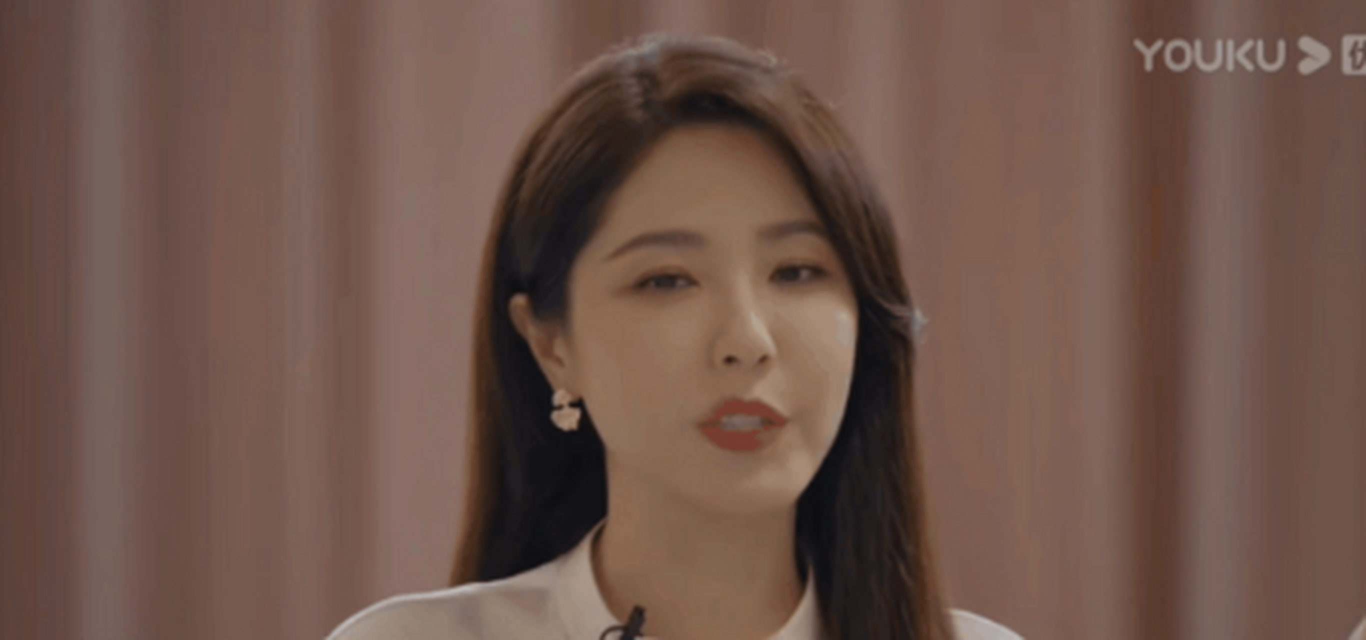 在一档新综艺节目中,曾黎透露自己快50岁了.