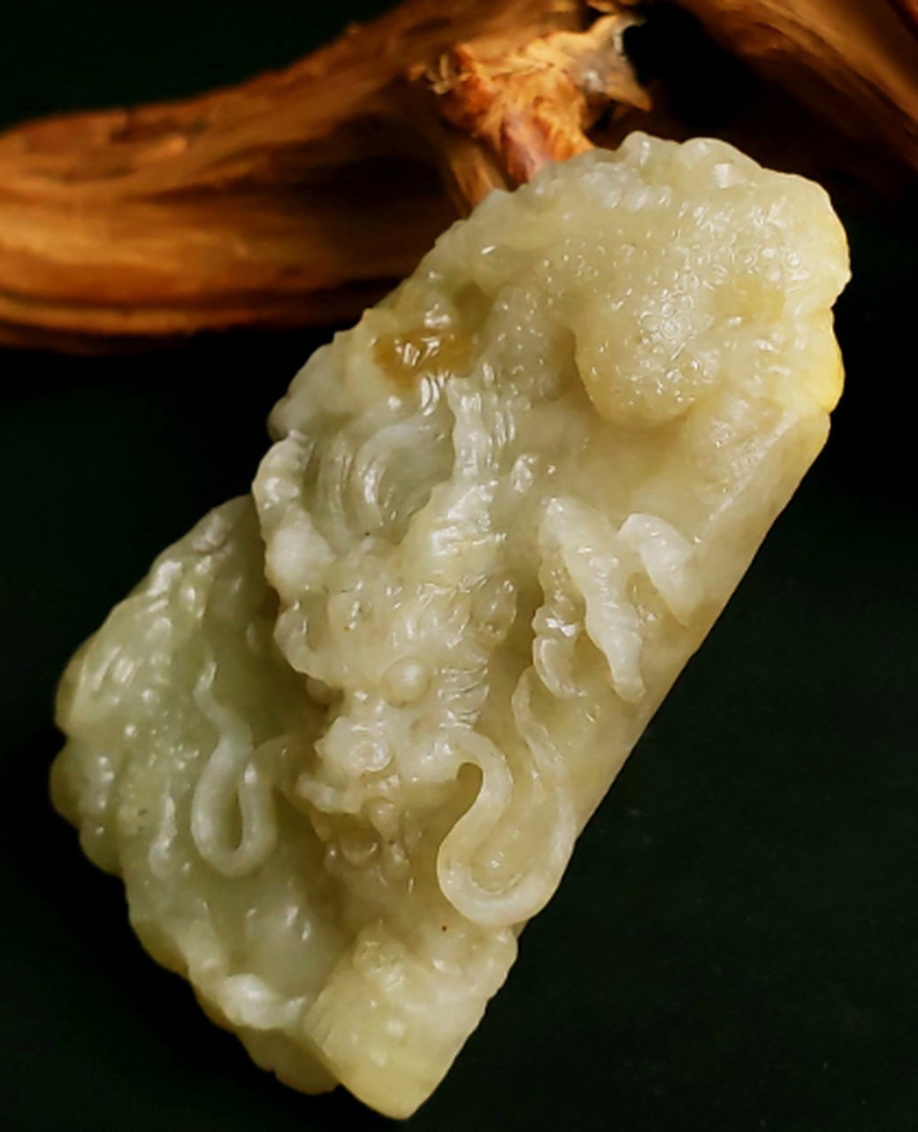 点击头像看直播##翡翠#全黄特色龙牌种老水润,工艺特色大气,起货高!