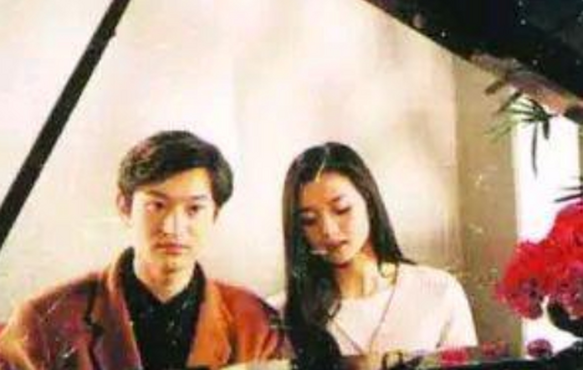 王艳和黄晓明年轻时合拍的广告,那时候的黄晓明还没动脸