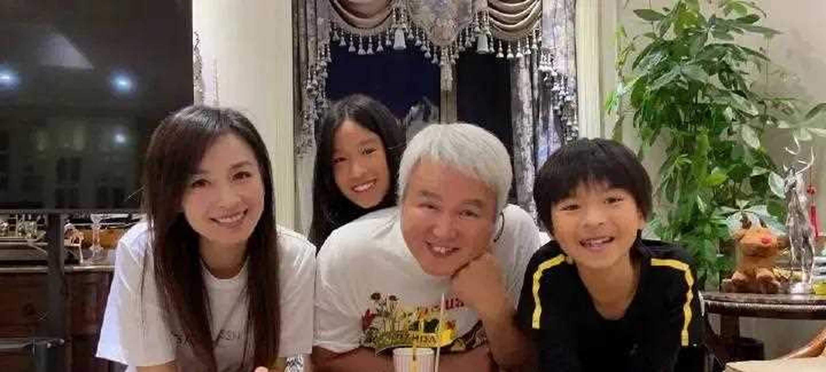 有一次郭德纲对李念说:"我这么大年纪,不知道以后能不能拍吻戏,你能