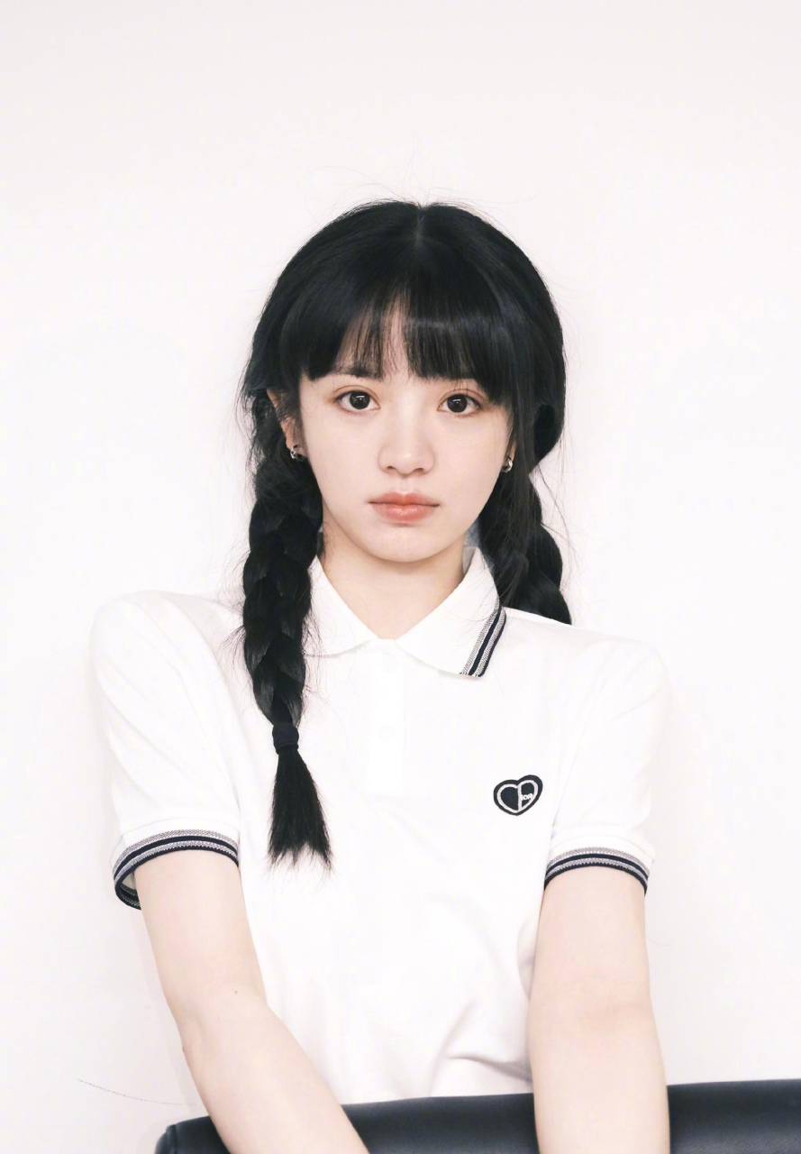 田曦薇双马尾麻花辫清纯学生服甜美写真 #田曦薇#   #麻花辫