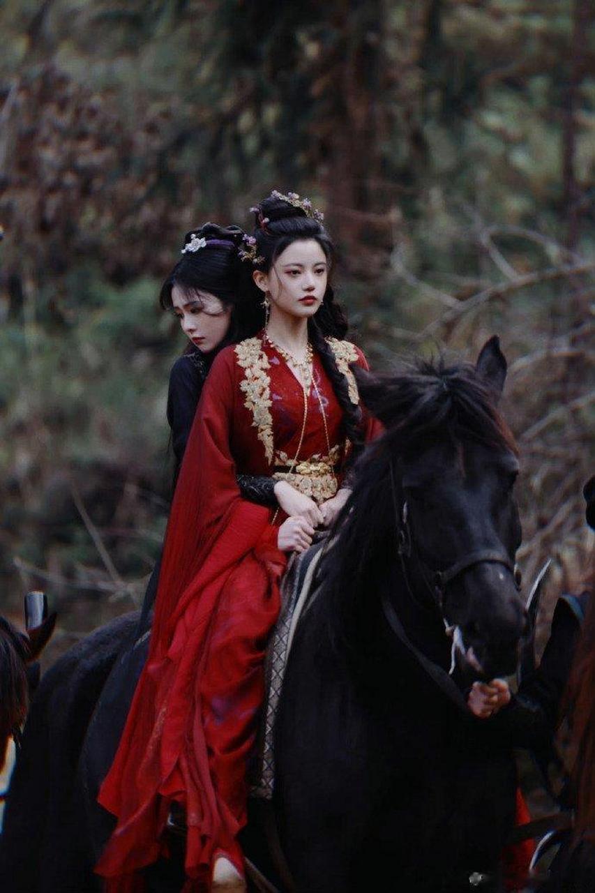 白鹿,孙珍妮 长月烬明骑马照