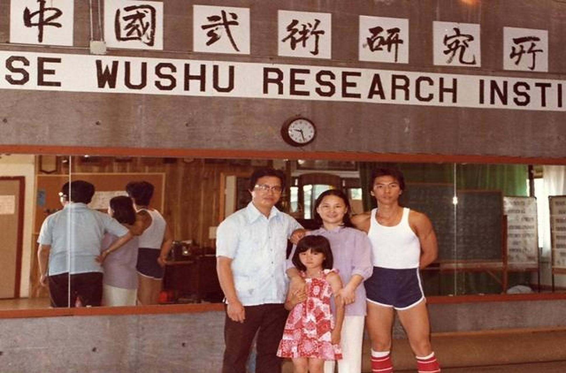 北京市什刹海体育运动学校出了好多位武打明星,甄子丹就是其中的一位.