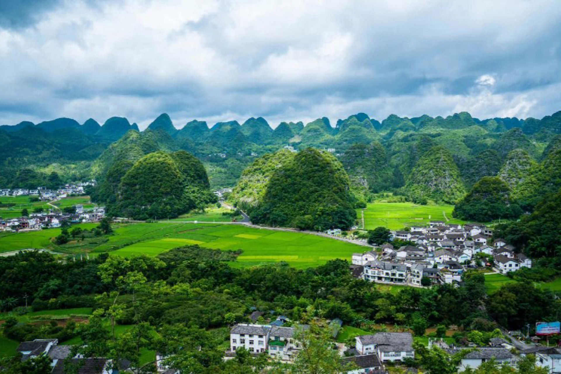 兴义市万峰林景区介绍图片