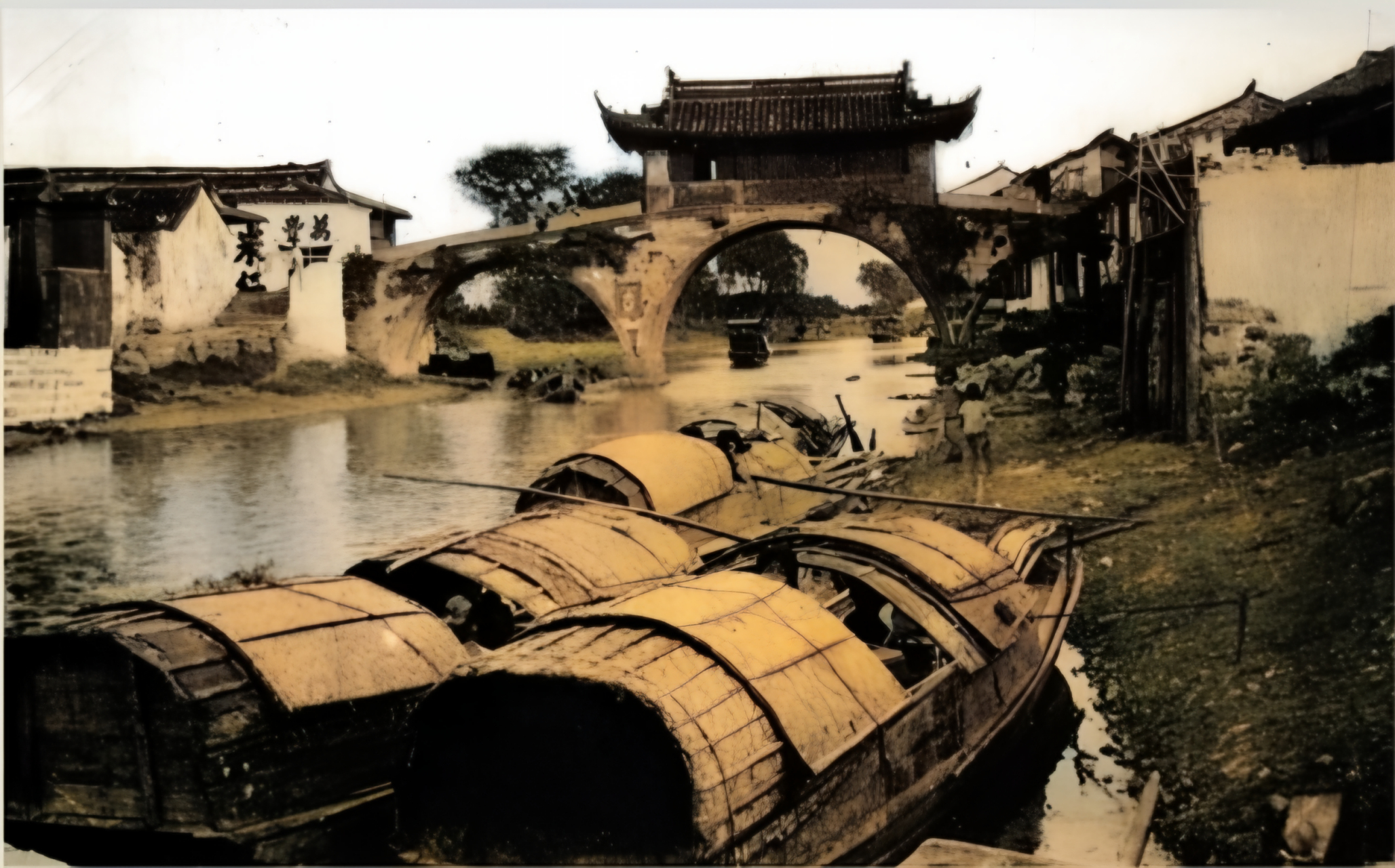 历史老照片# #苏州#  苏州城外横塘的亭子桥 亭子桥,是江南风格中较