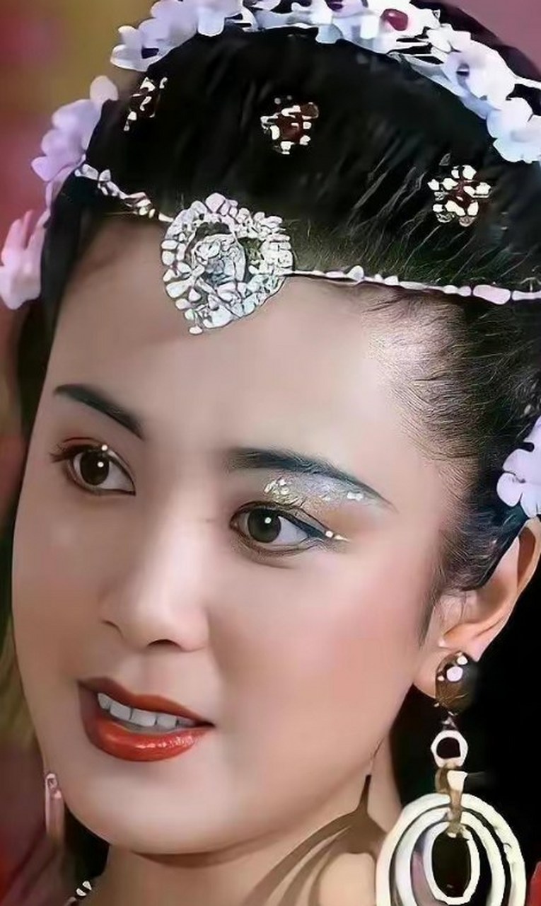 只有傅艺伟的苏妲己无法超越吧,能把狐狸演到出神入化的境界,真的很