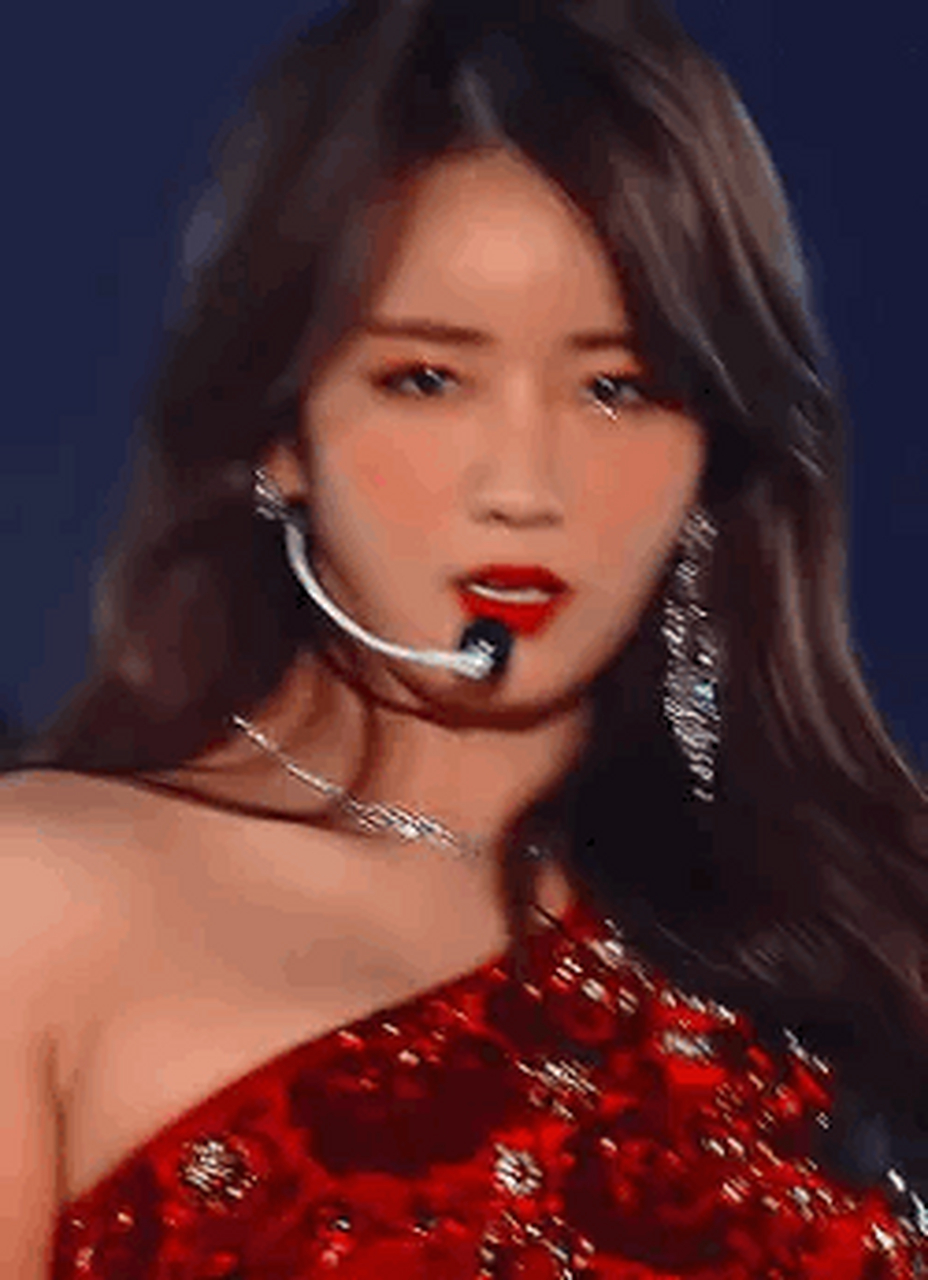 尹普美给人的印象就是综艺感很强,唱歌跳舞也样样拿手,真的是一位全