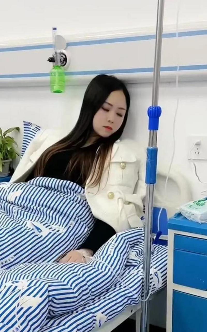 网友:我在医院住院对面小姐姐单身一个人住院,只有两个人该怎么搭讪?