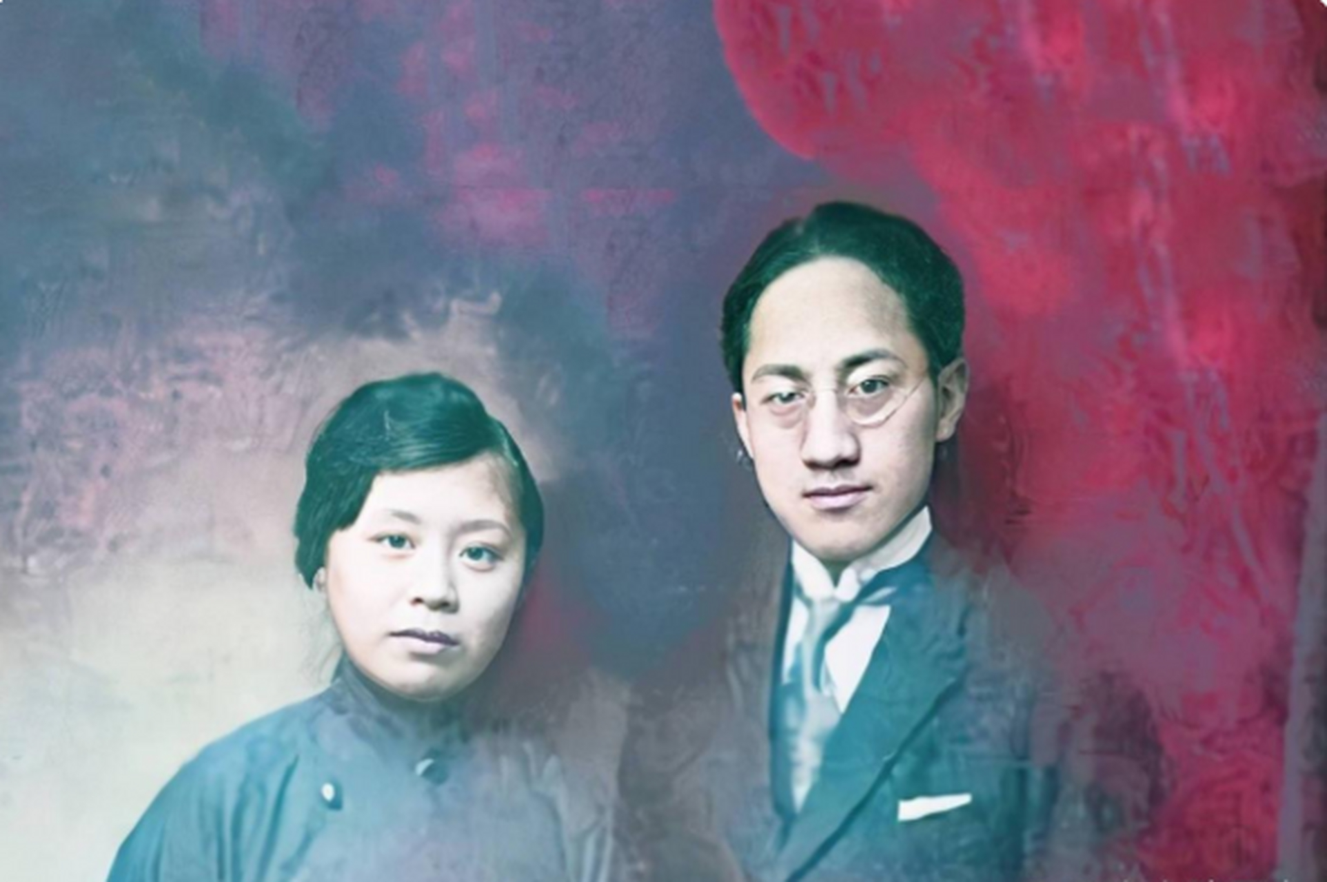 1920年,这是与徐志摩离婚后,张幼仪怀抱儿子的照片,张幼仪在15岁的