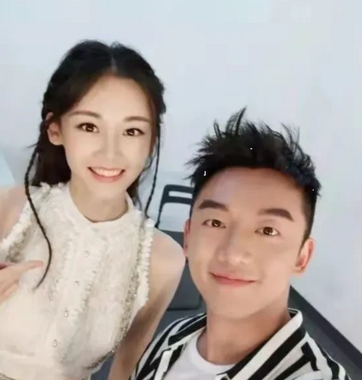 "  程晓玥生的很美,家庭条件也很好,她的妈妈是