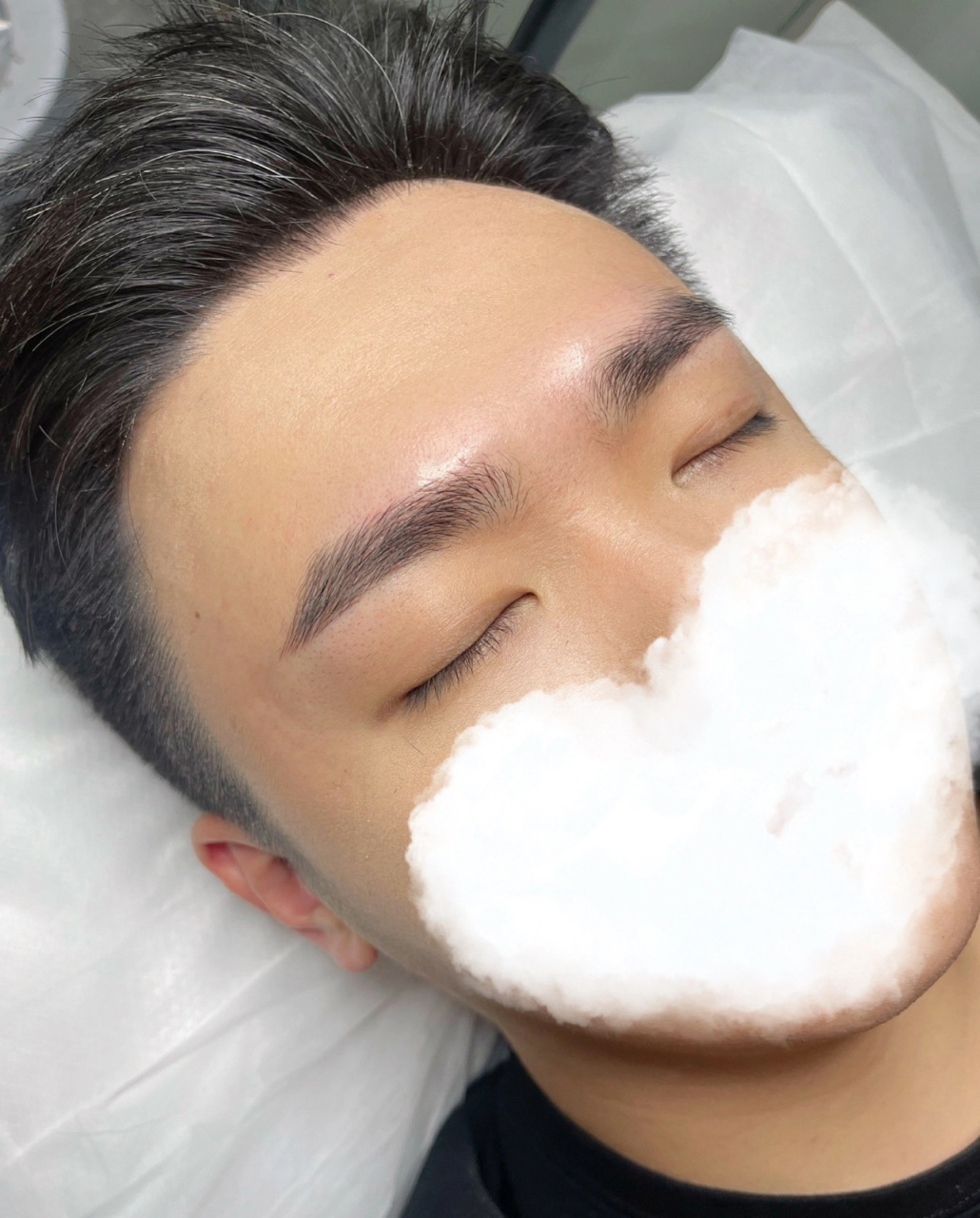 纹眉利用传统的纹身术,是对眉毛进行美容的一种方法.