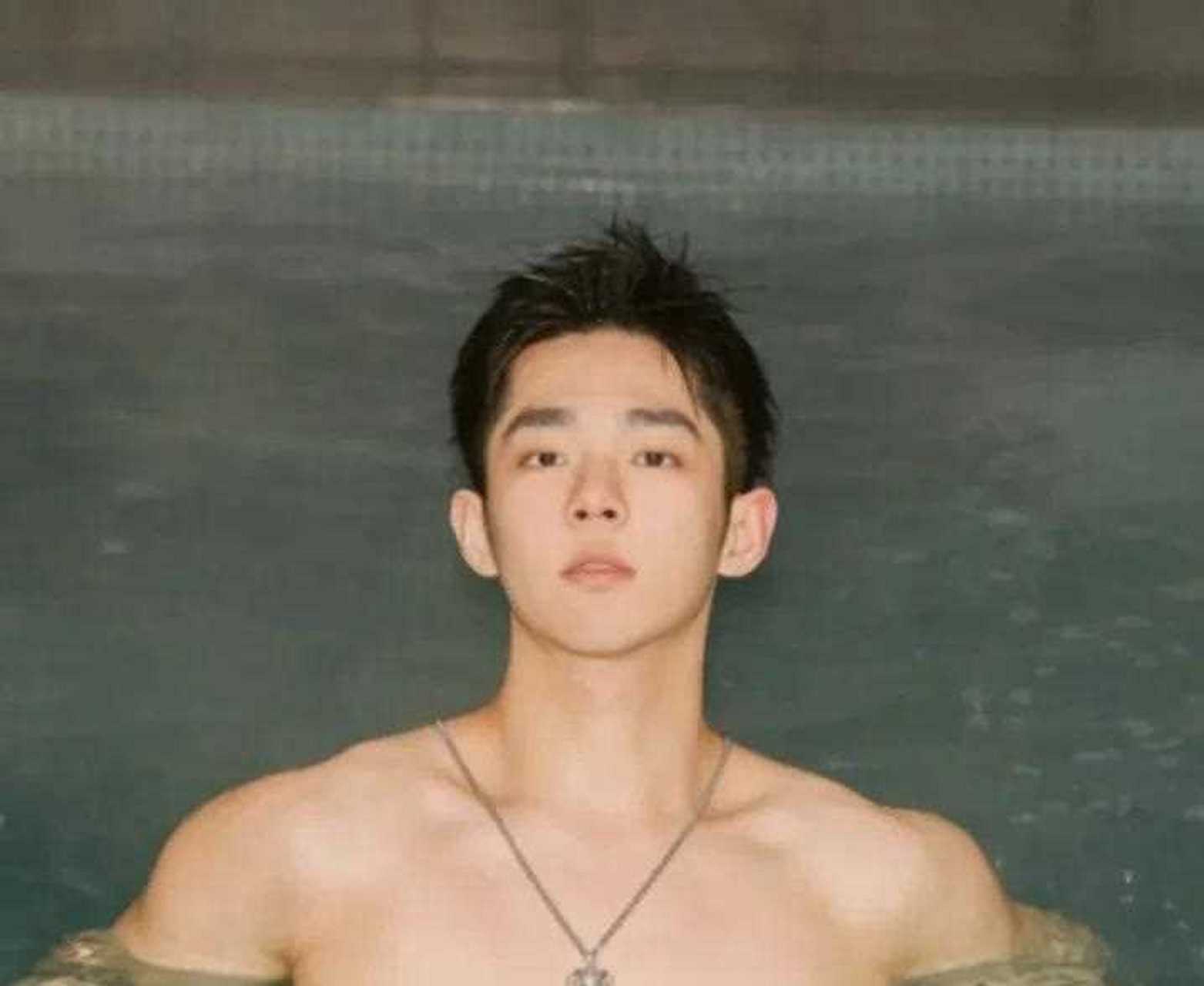 [汗] 今天介绍一位中国内地男演员潘宥诚,身高180cm,94年出生于浙江