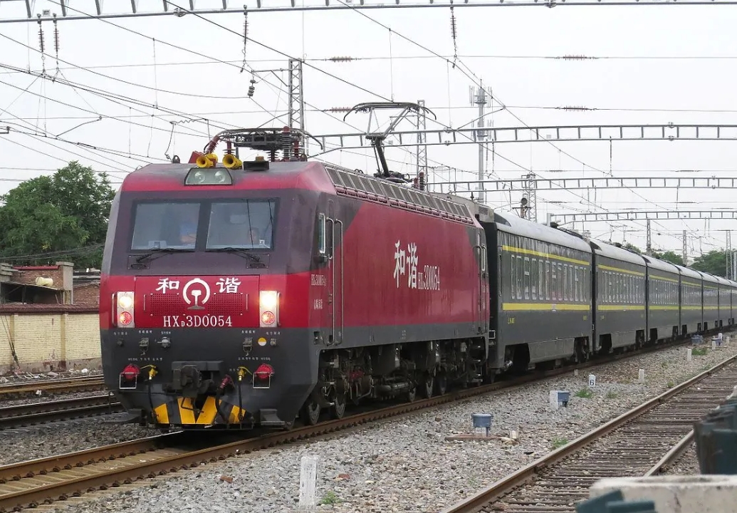 火车头系列|hxd3d型电力机车(和谐电3d型),采用红色涂装,于2014年春运