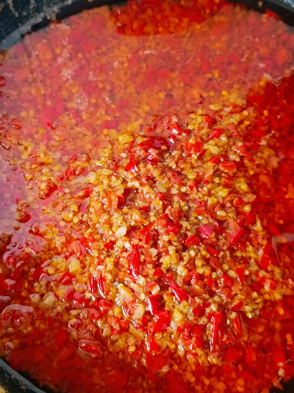 蒜蓉辣椒酱这样做很好吃  卖肠粉就是用的这款蒜蓉辣椒酱,是利用剁