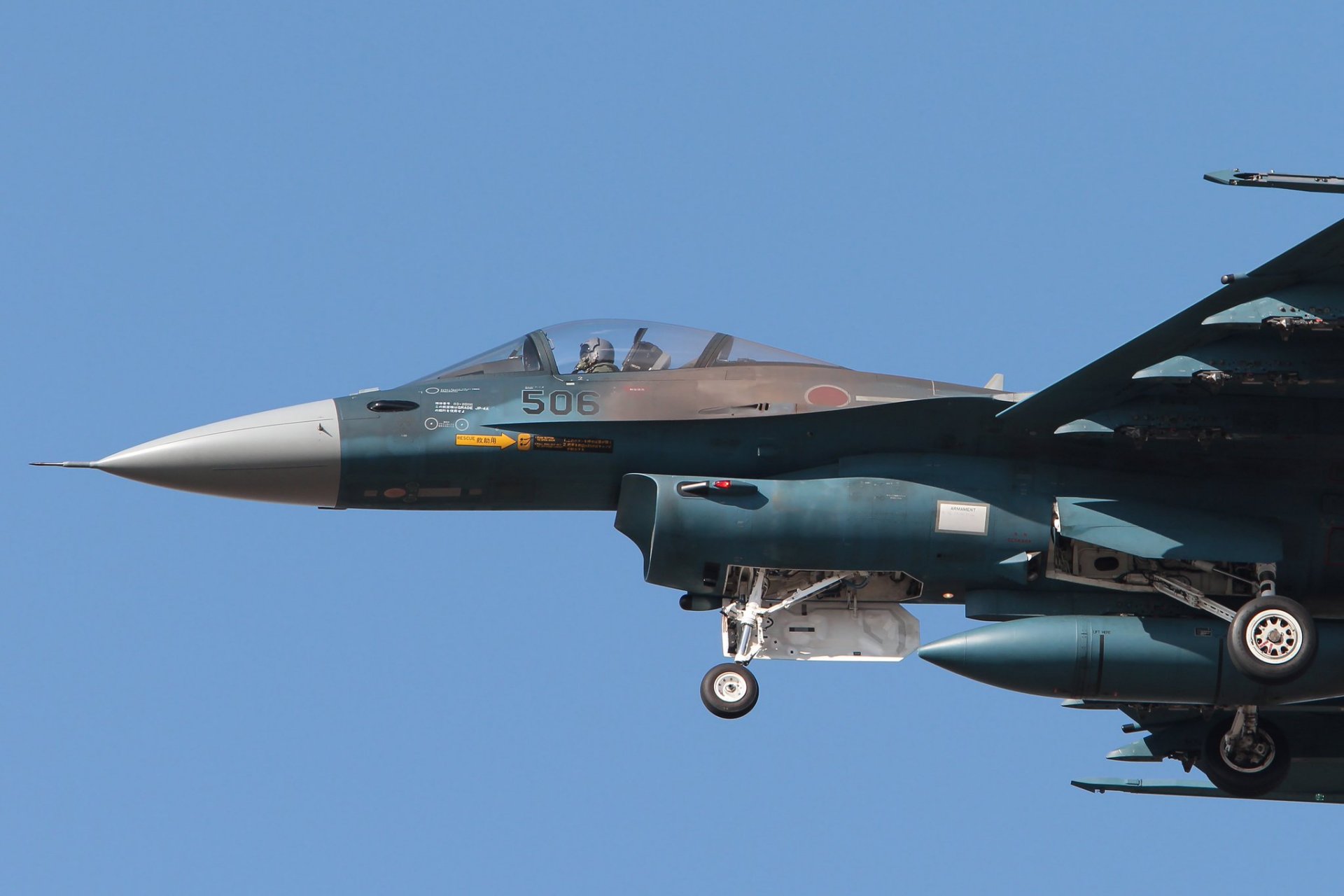 日本航空自卫队的f-2a战斗机机炮射击训练后,看这图片中的细节,个人