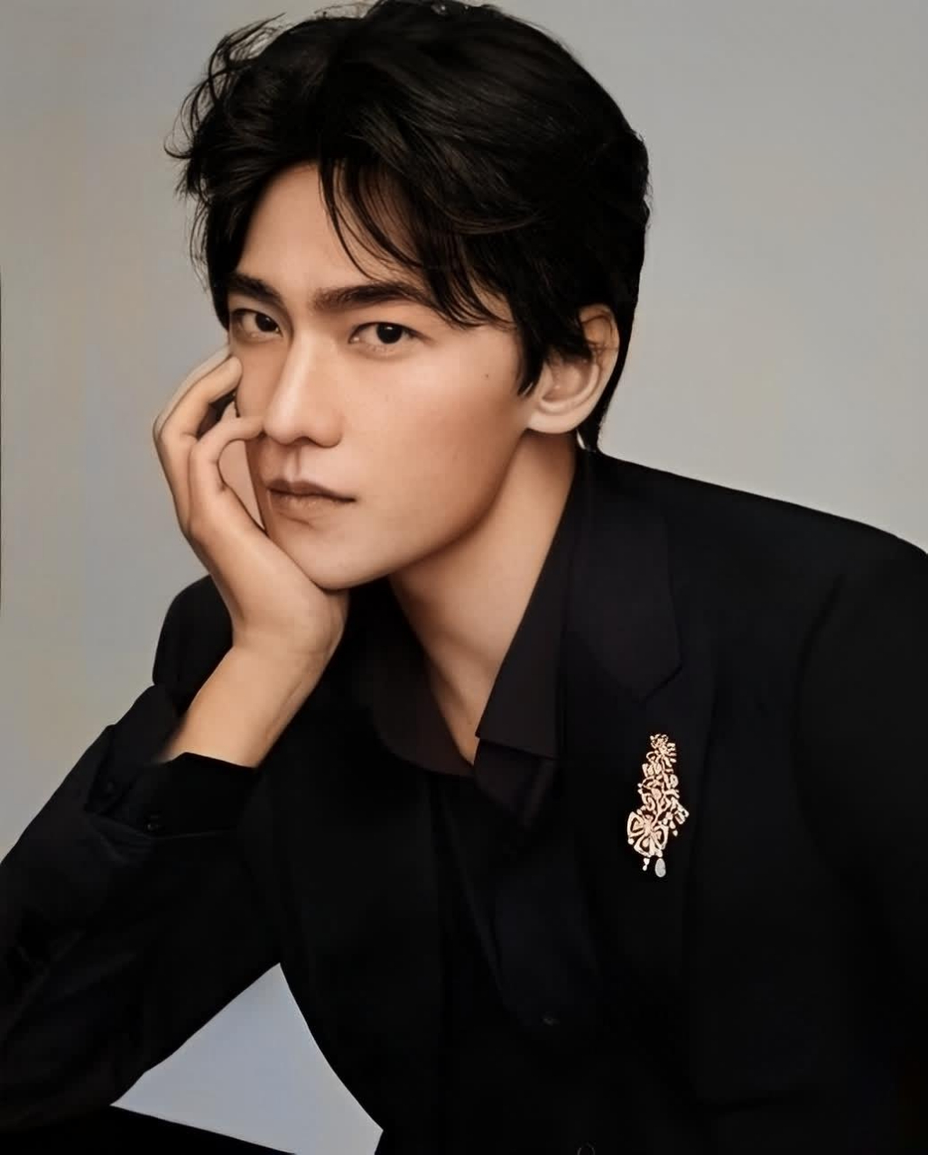 2021年,导演计划邀请杨洋在剧中扮演安欣,但遭到拒绝,这导致了一场