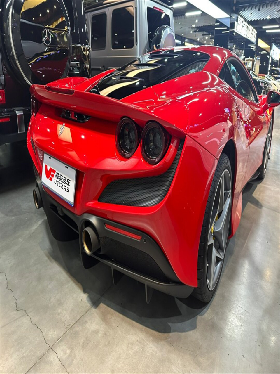 法拉利红f8  法拉利红f8,一款激情四溢的超级跑车.