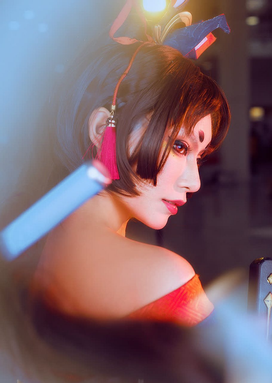 cos show#《阴阳师》ssr式神角色"瑶剑公主"cos亮相漫展.