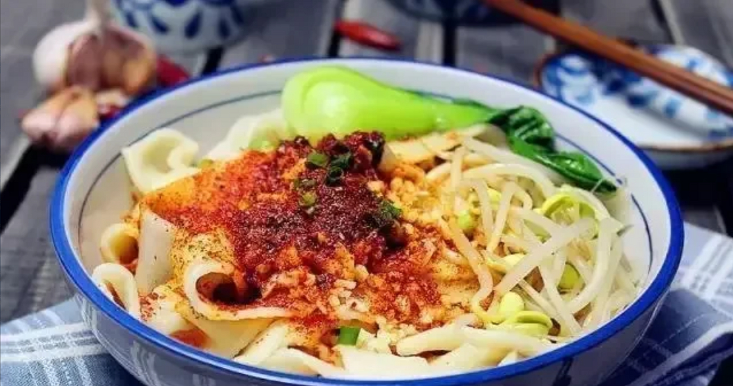 陕西最好吃的十碗面条:  第一碗,臊子面 第二碗,裤带面 第三碗,油泼面