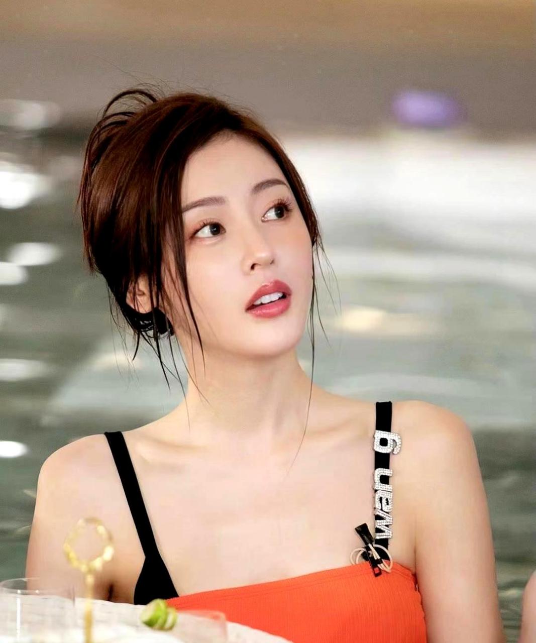 张天爱的笑容真的很温暖,仿佛能够融化人心.