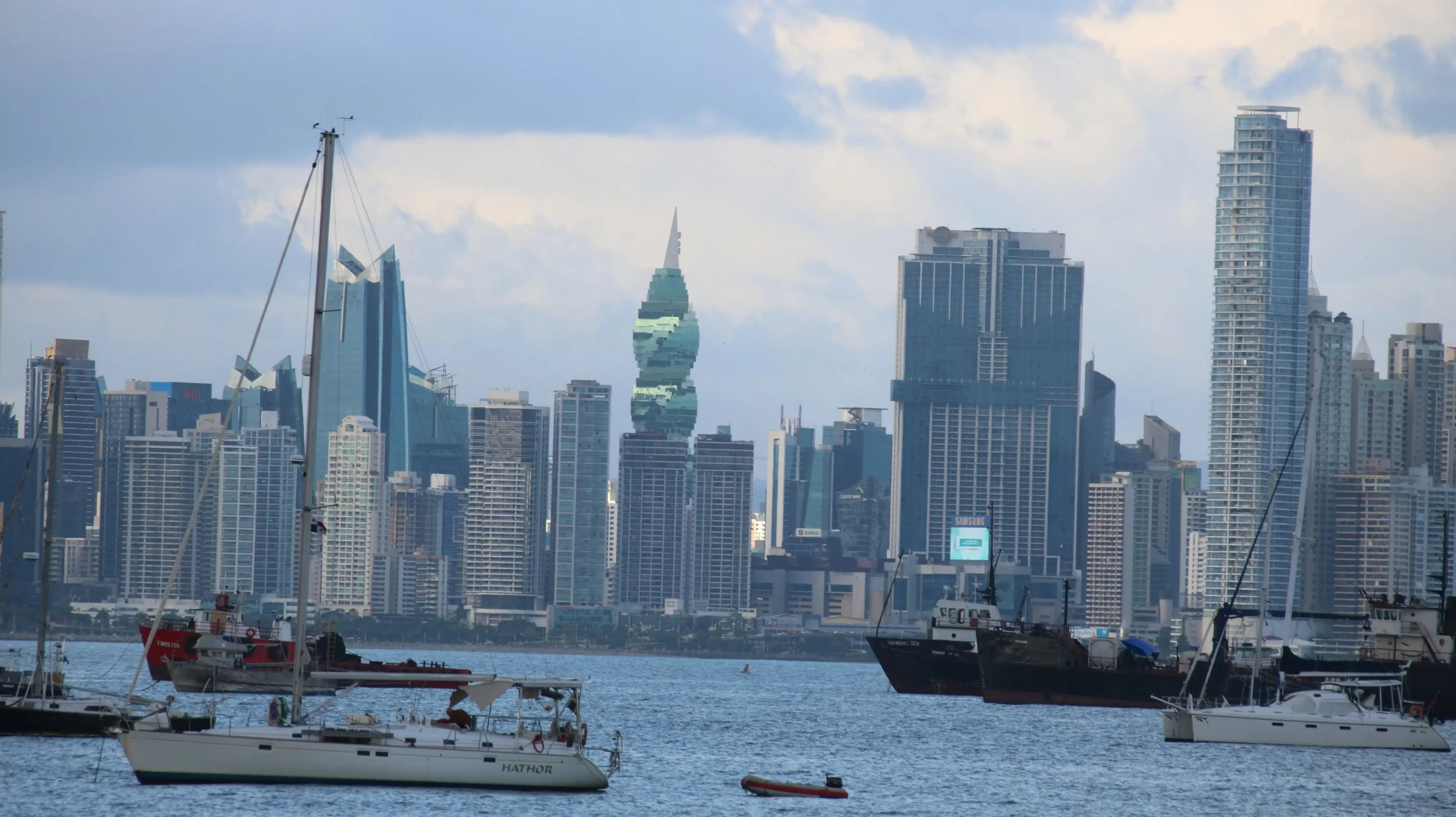 巴拿马城,是拉丁美洲国家巴拿马的首都,人口总数171万(2010年),巴拿马