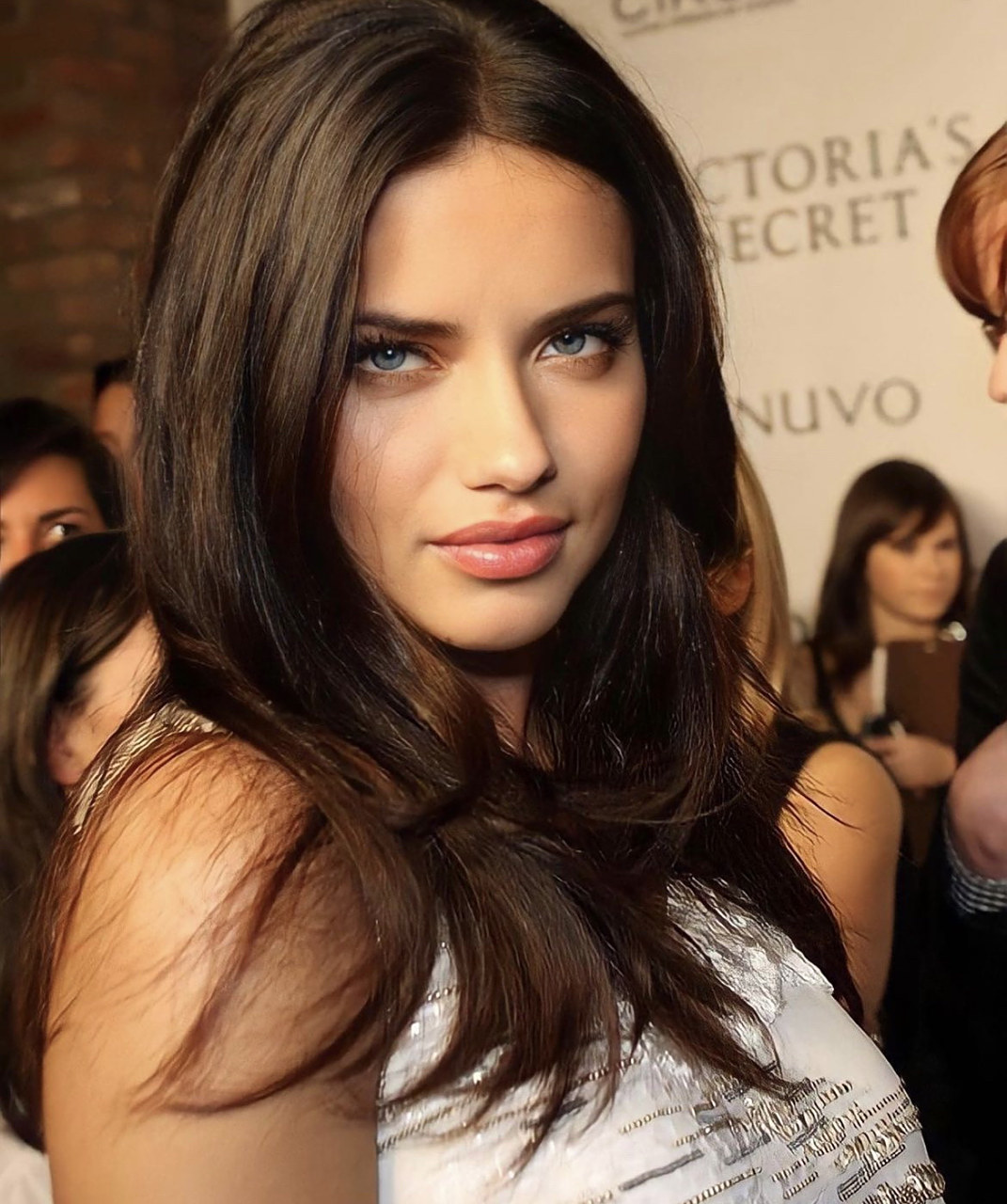 巴西超模adriana lima,#阿德里亚娜利马# 她是维多利亚的秘密中最具