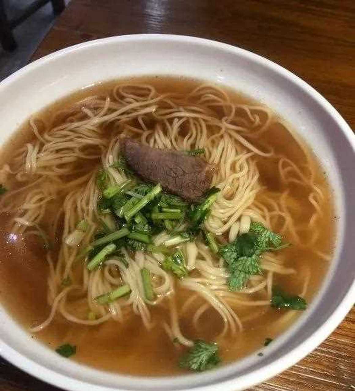 麦香斋面馆原来在重庆南路(靠近鞍山二路北站公交站),2012年冬天刚到