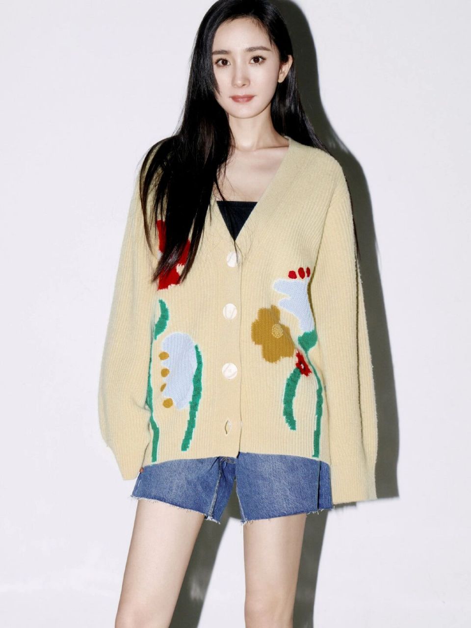 杨幂代言moco 新品系列|||杨幂最新 私服搭配身穿mo&co.