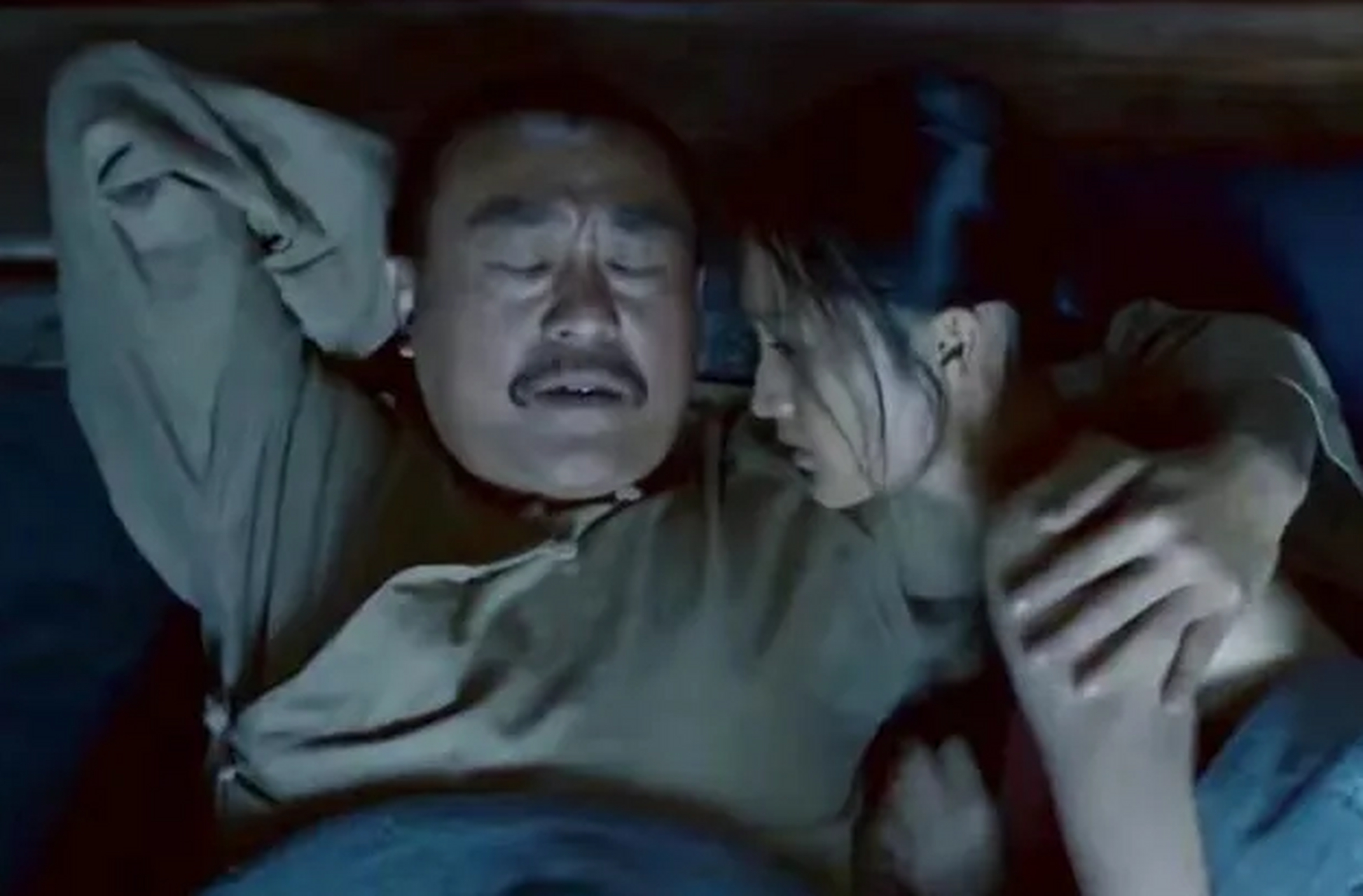 电视剧版《白鹿原》拍摄时,31岁的清纯小花李沁和53岁的何冰有一场