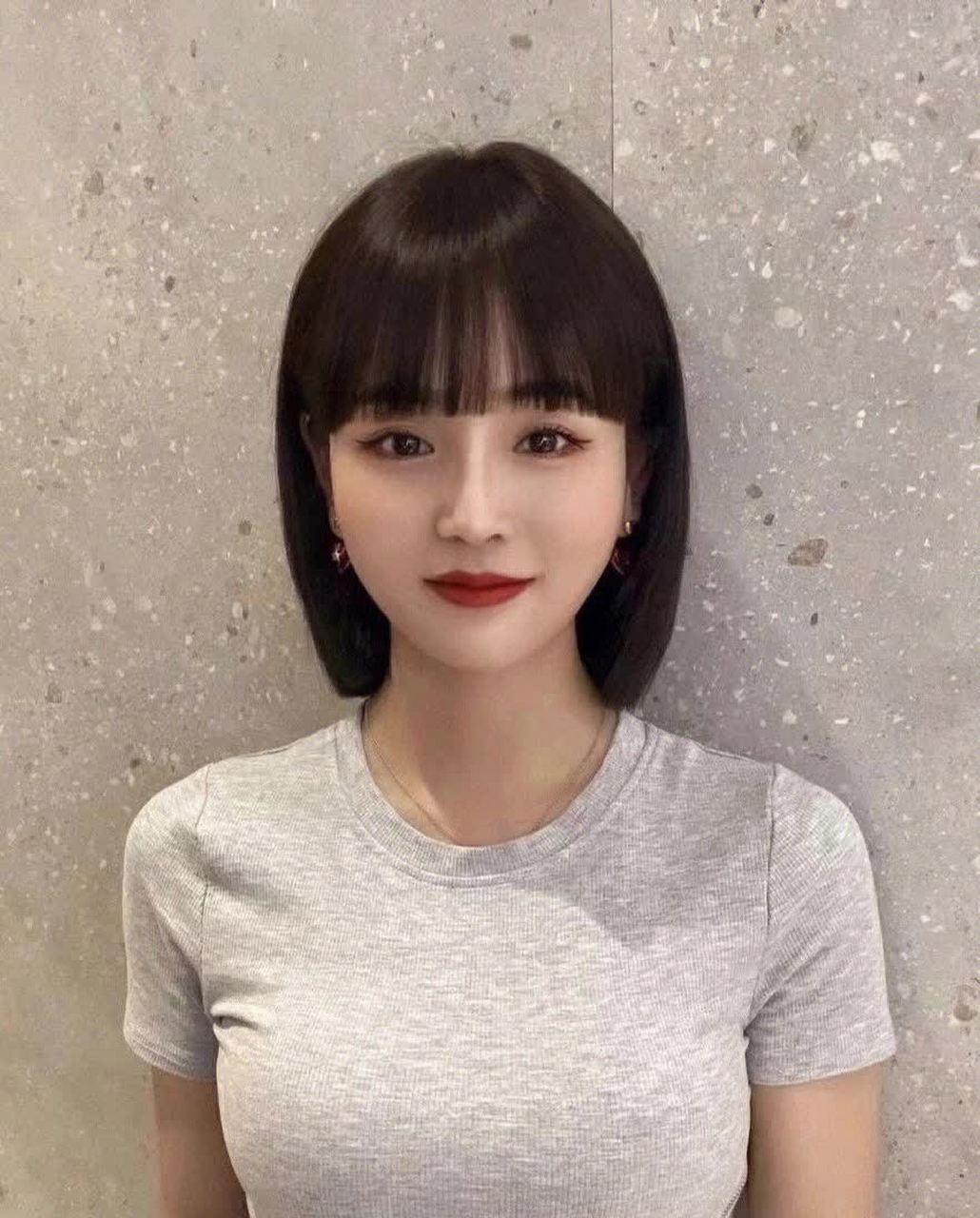 齐肩短发女生秋冬减龄发型. 漂亮的    适合圆脸.