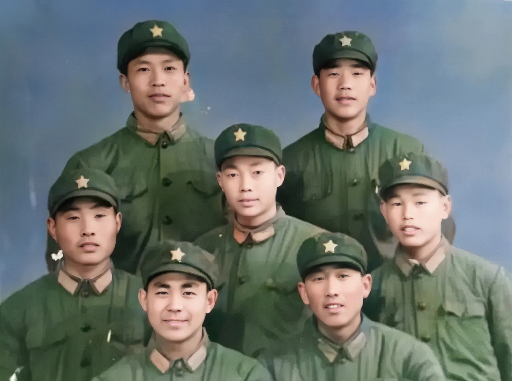 70年代初,马保国的入伍照.镜头下的他浓眉大眼,面容清秀,英俊阳光.