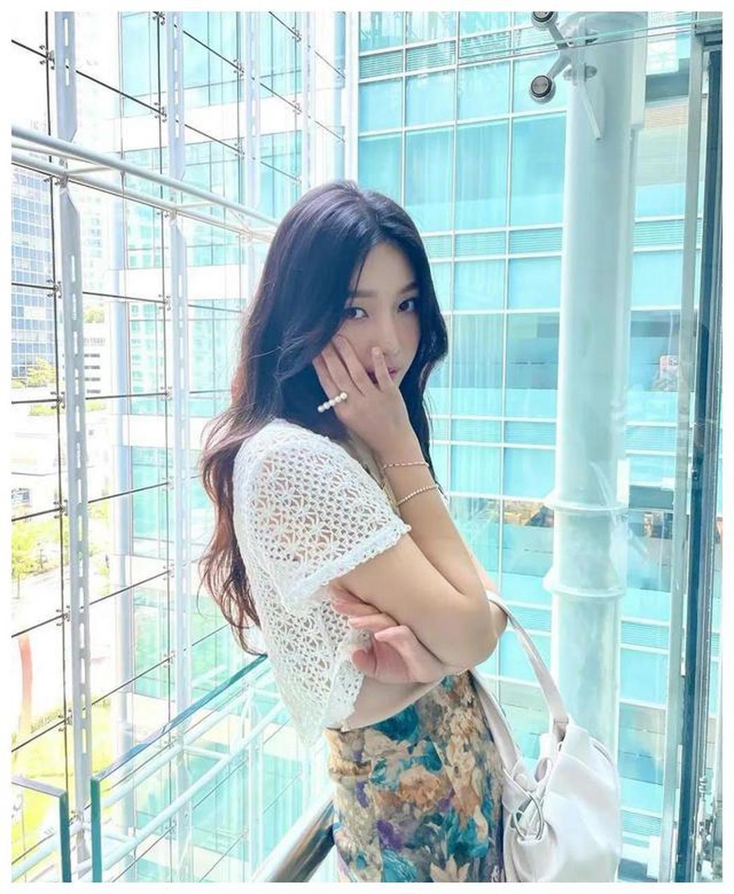 red velvet 朴秀荣美照,韩系穿搭简约大气,黑发yyds