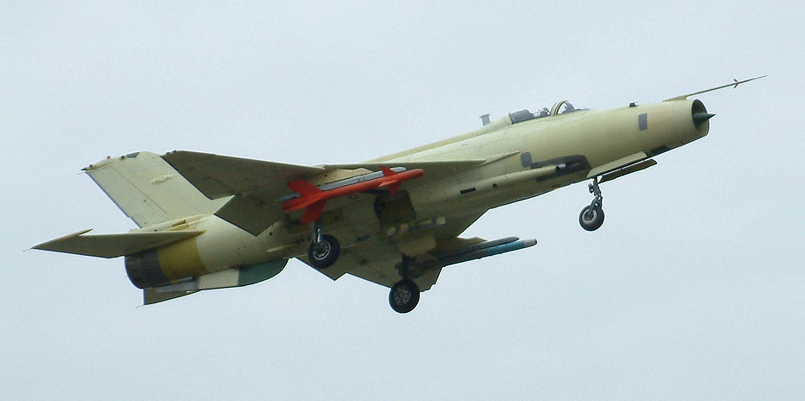 我国空军歼-7g战斗机原型机,图片为歼-7g战斗机配装的雷达,最大探测