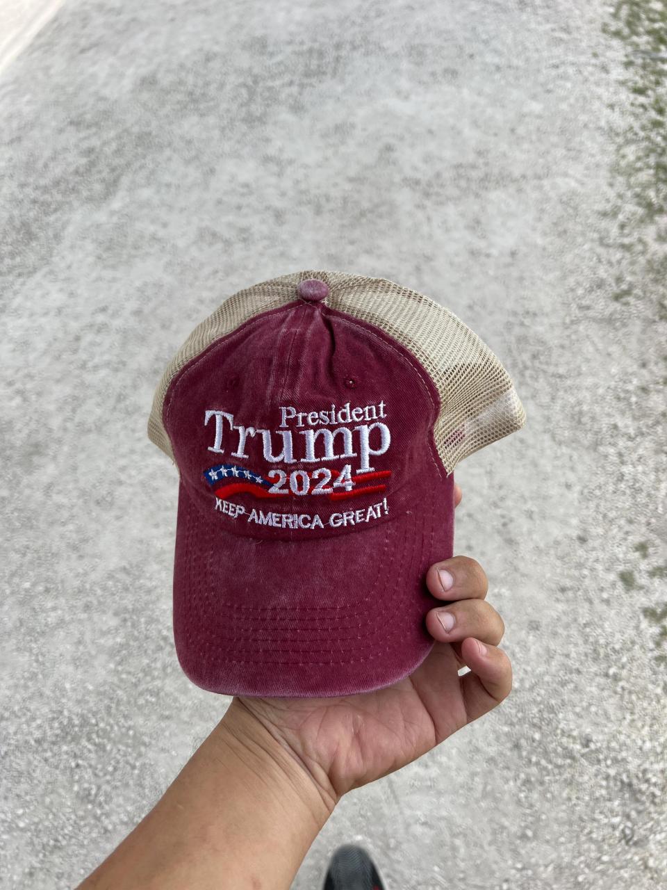 逛集市果断买了一顶美国老红脖子的二手maga帽子