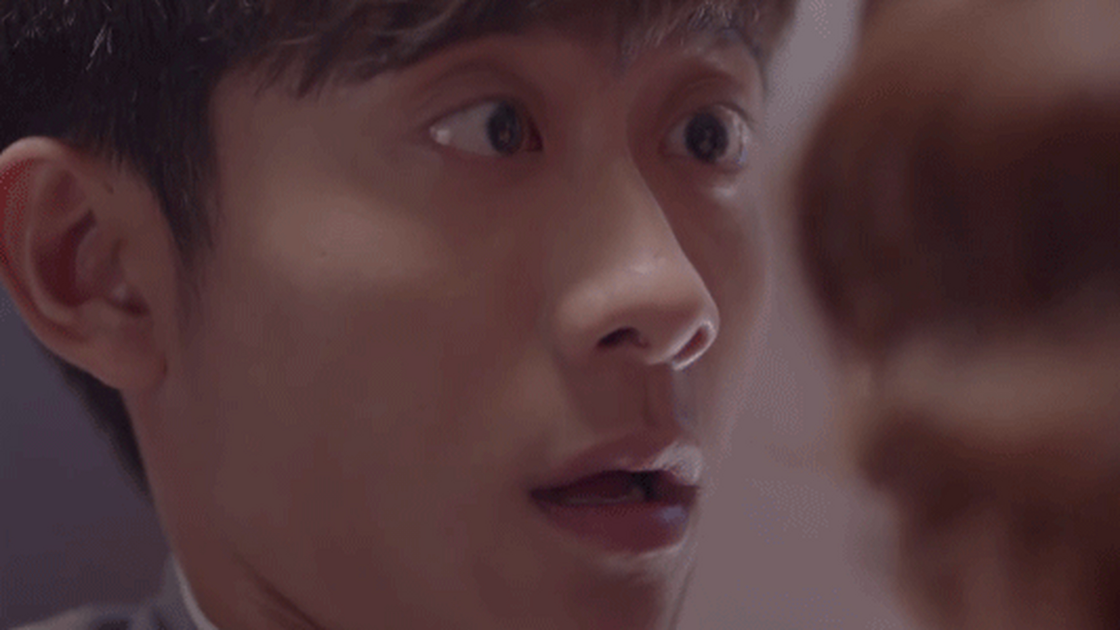 gif创作人# 厂里女助理长相一般,开起玩笑来女汉子类型的,于是我问她