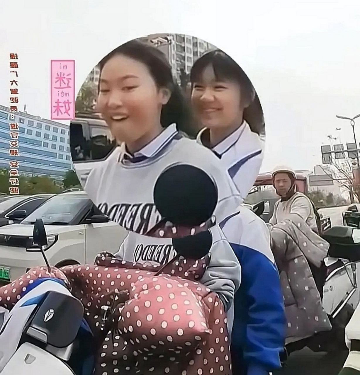 看看妹子犯花痴是什麼表情