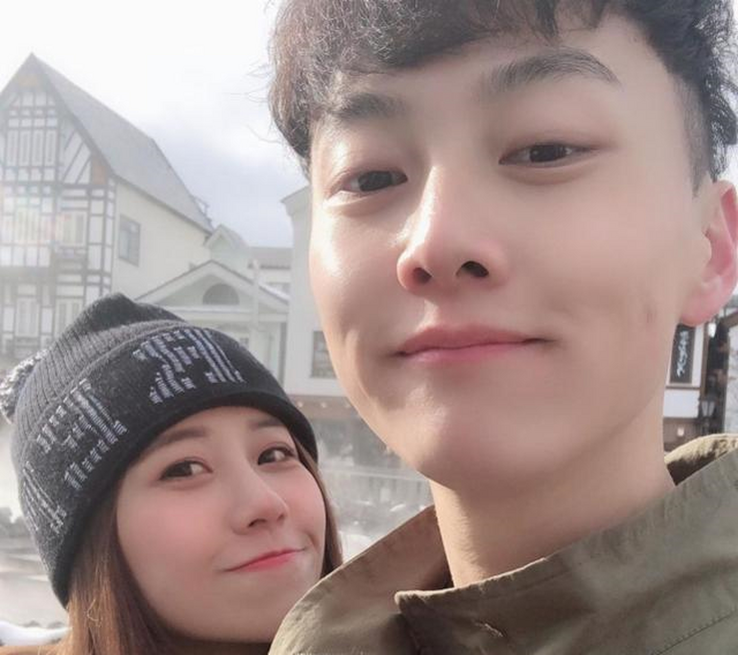 有很多童星长大后都会选择再次成为艺人,也有一部分童