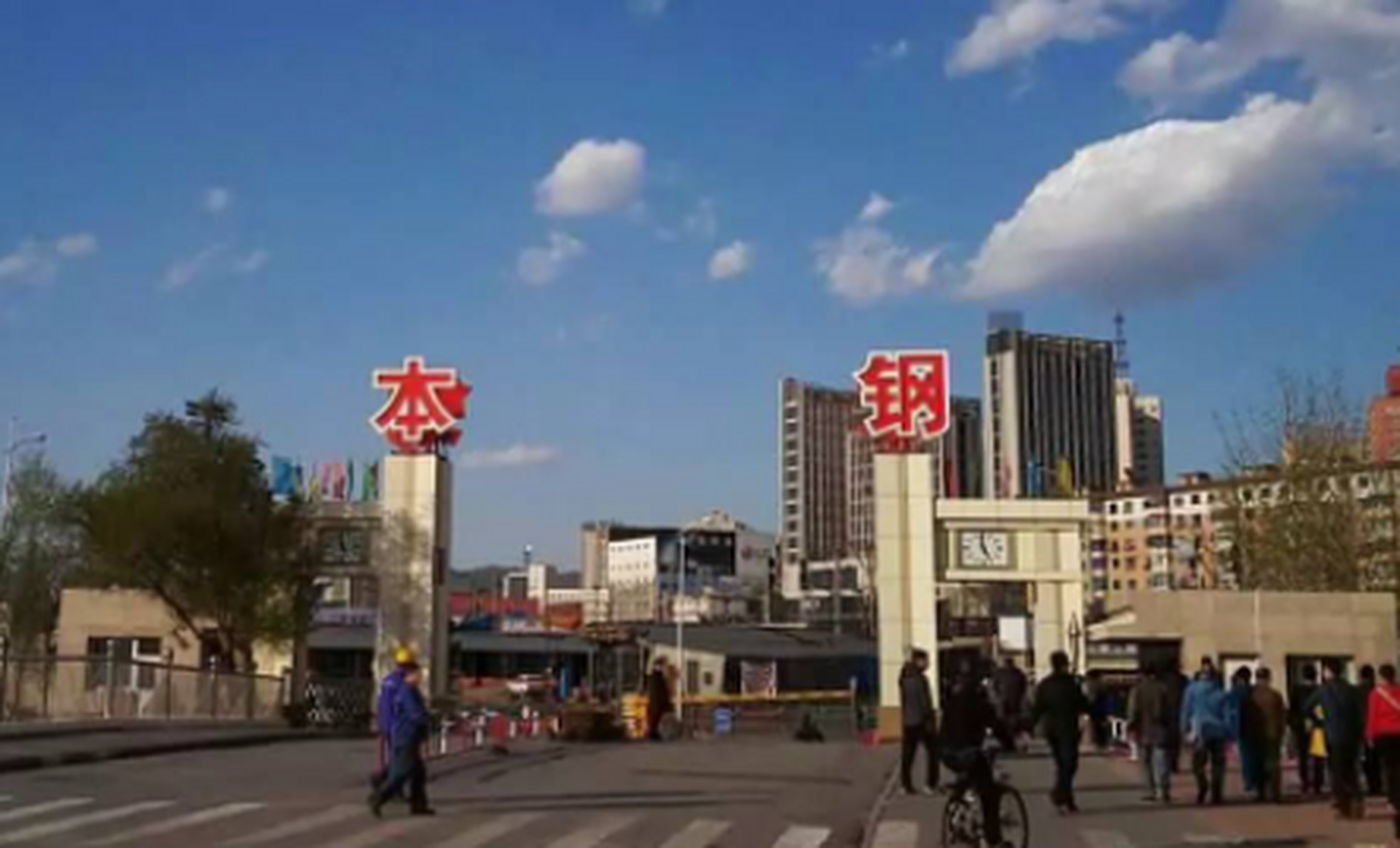 本钢集团紧跟市场形势,以变应变,全力组织厂内废钢回收,减少外购